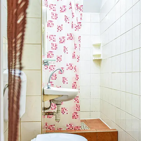 Lovely In With Kitchen Apartment *