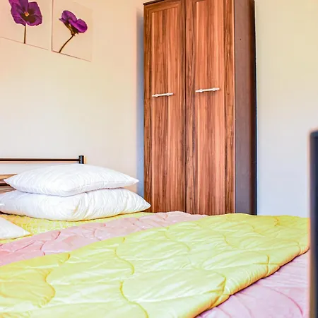 2 Bedroom Cozy In 코워브제크